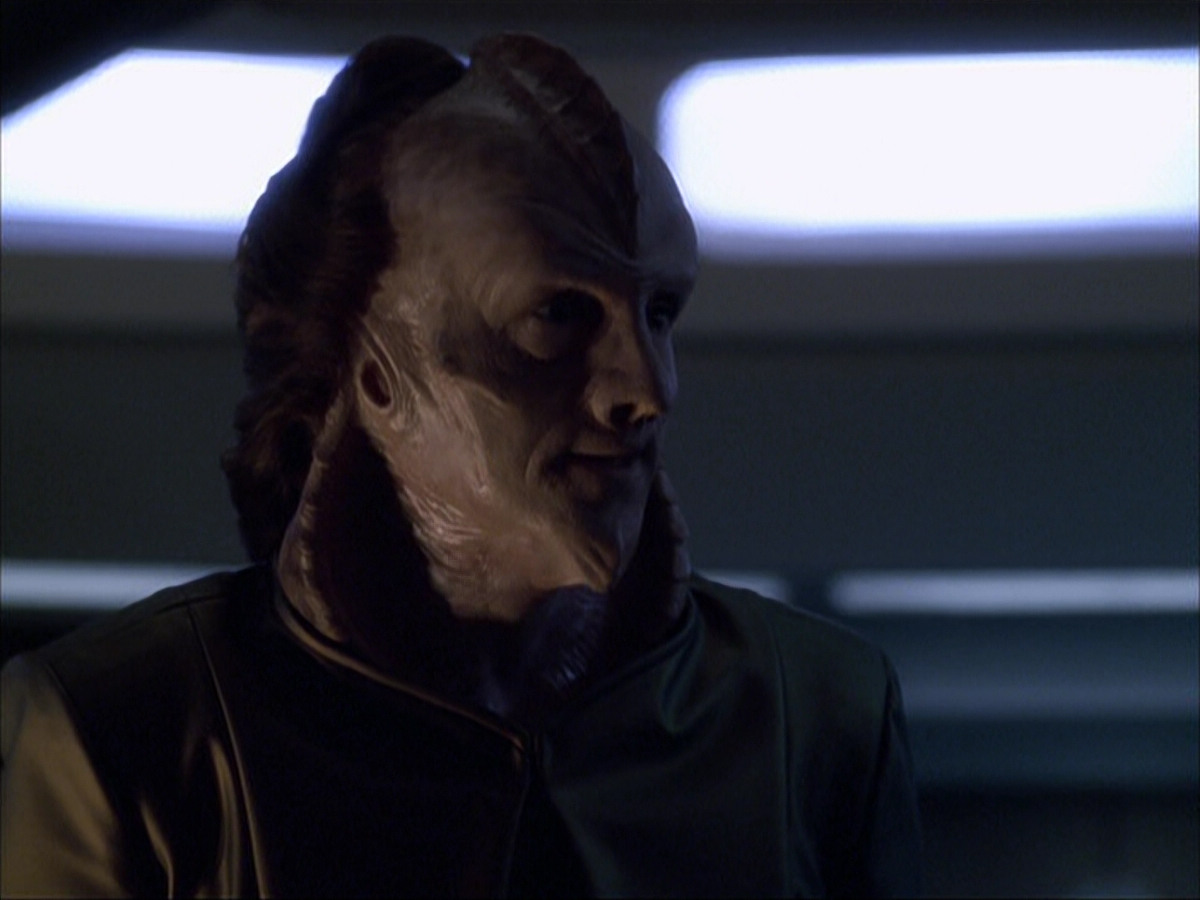 extant_StarTrek_VOY_6x07-DragonsTeeth_03204.jpg