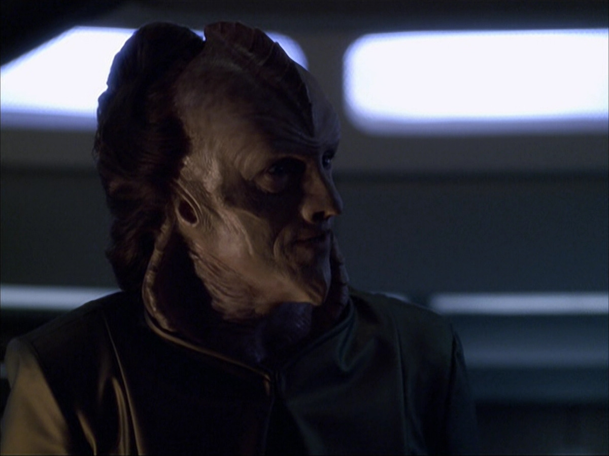 extant_StarTrek_VOY_6x07-DragonsTeeth_03207.jpg