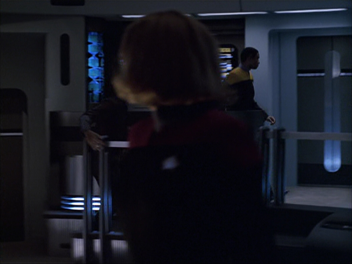 extant_StarTrek_VOY_6x07-DragonsTeeth_03215.jpg