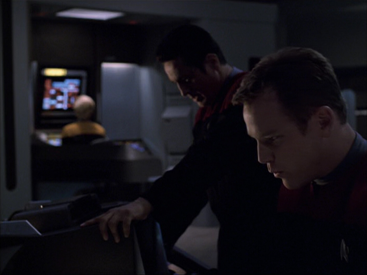 extant_StarTrek_VOY_6x07-DragonsTeeth_03258.jpg