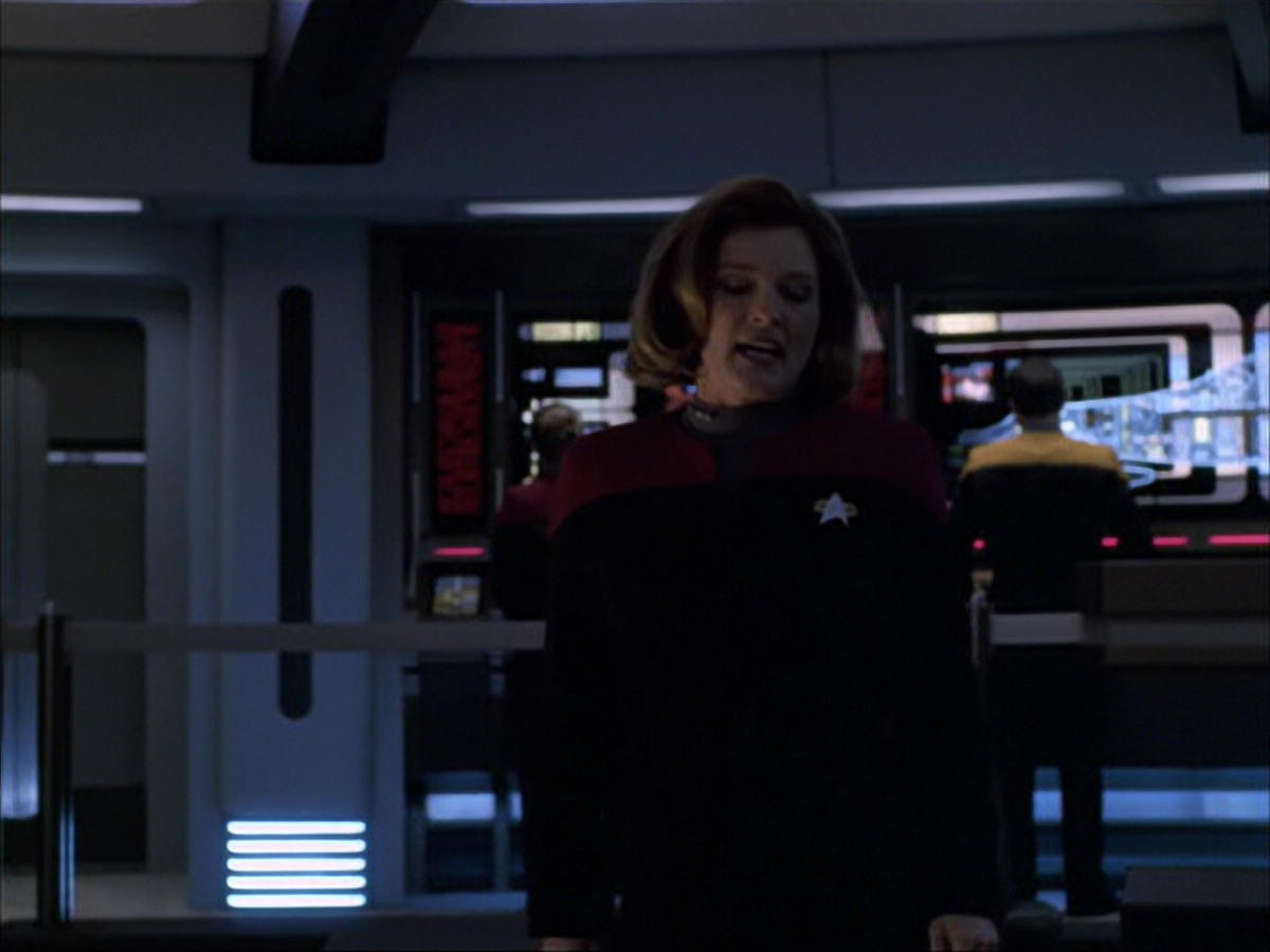 extant_StarTrek_VOY_6x07-DragonsTeeth_03263.jpg
