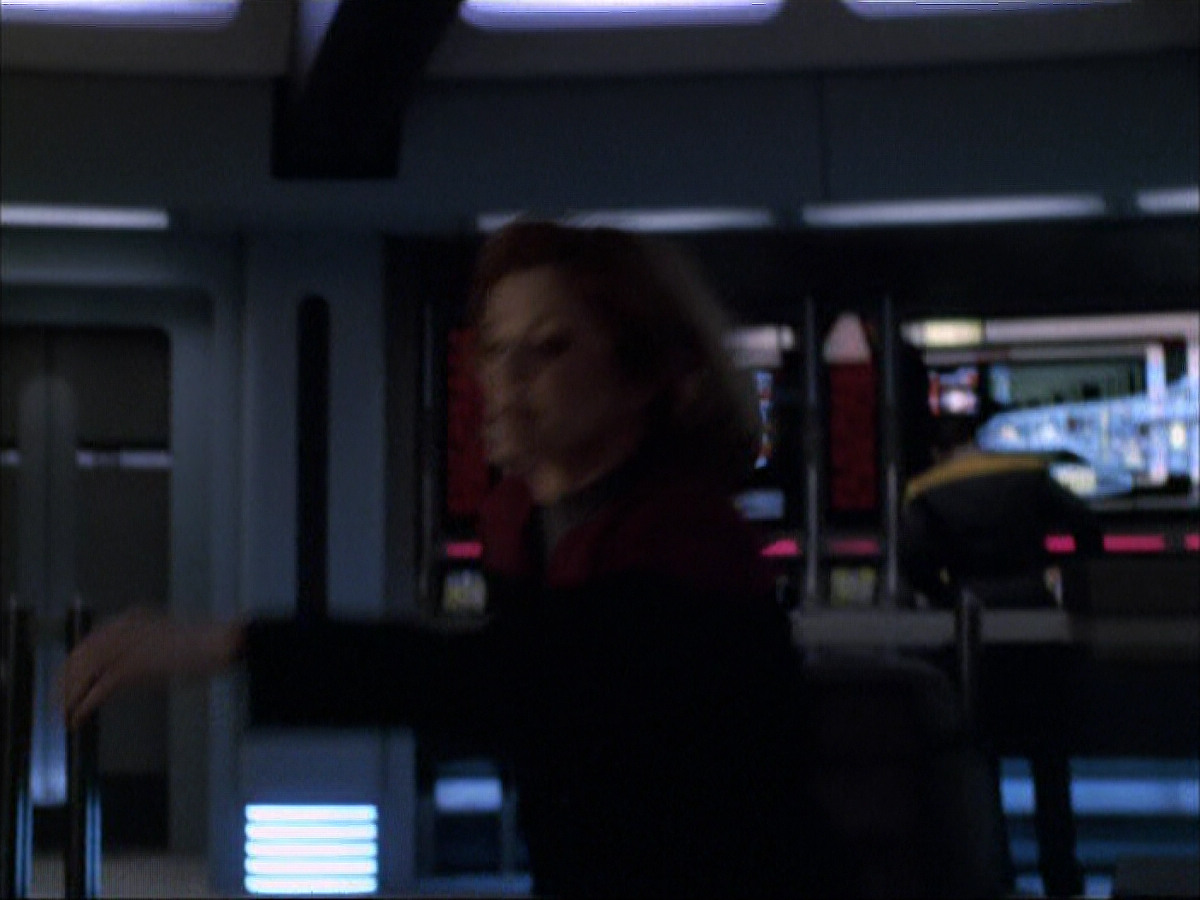 extant_StarTrek_VOY_6x07-DragonsTeeth_03265.jpg