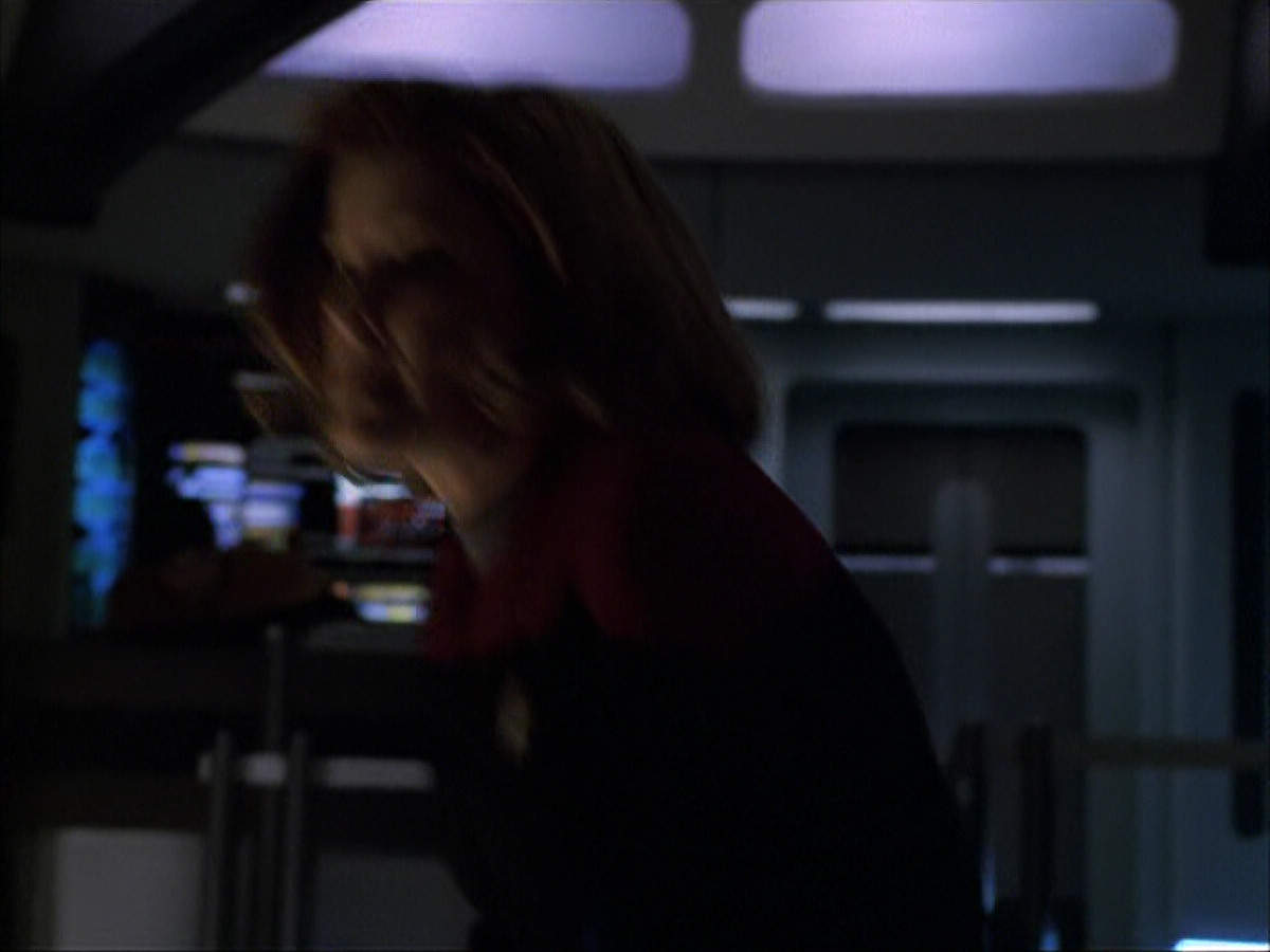 extant_StarTrek_VOY_6x07-DragonsTeeth_03266.jpg