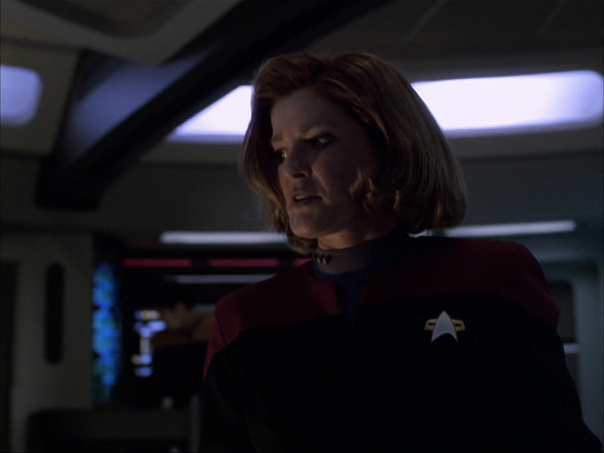 extant_StarTrek_VOY_6x07-DragonsTeeth_03276.jpg