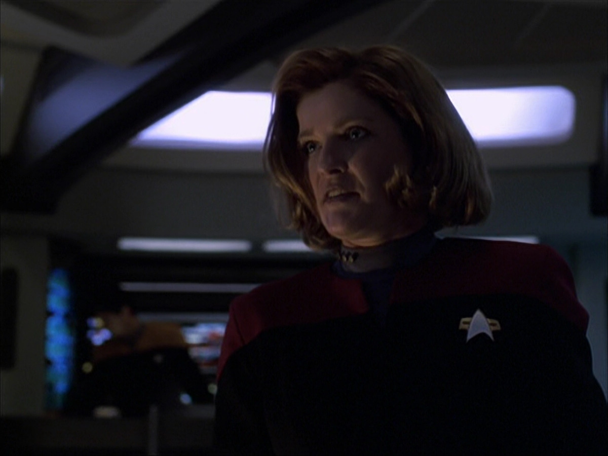 extant_StarTrek_VOY_6x07-DragonsTeeth_03278.jpg