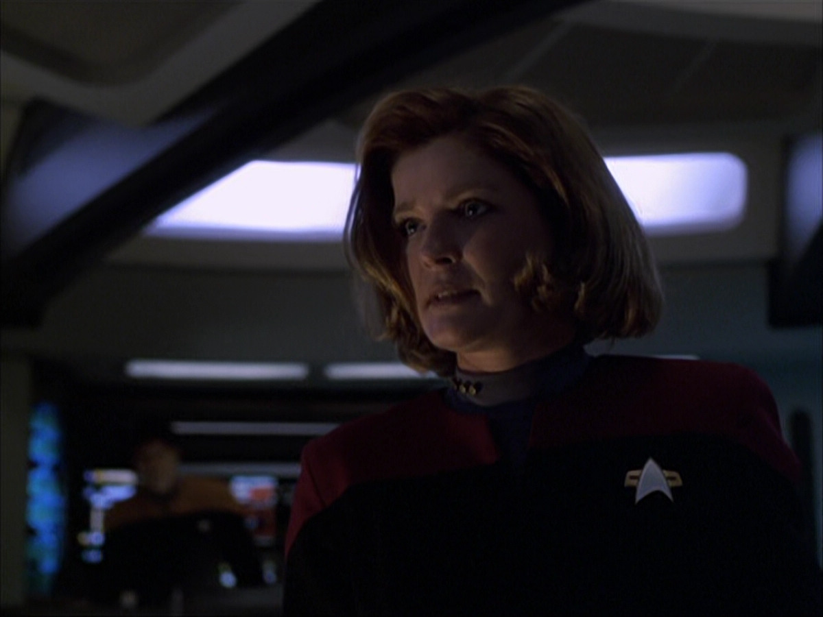 extant_StarTrek_VOY_6x07-DragonsTeeth_03280.jpg
