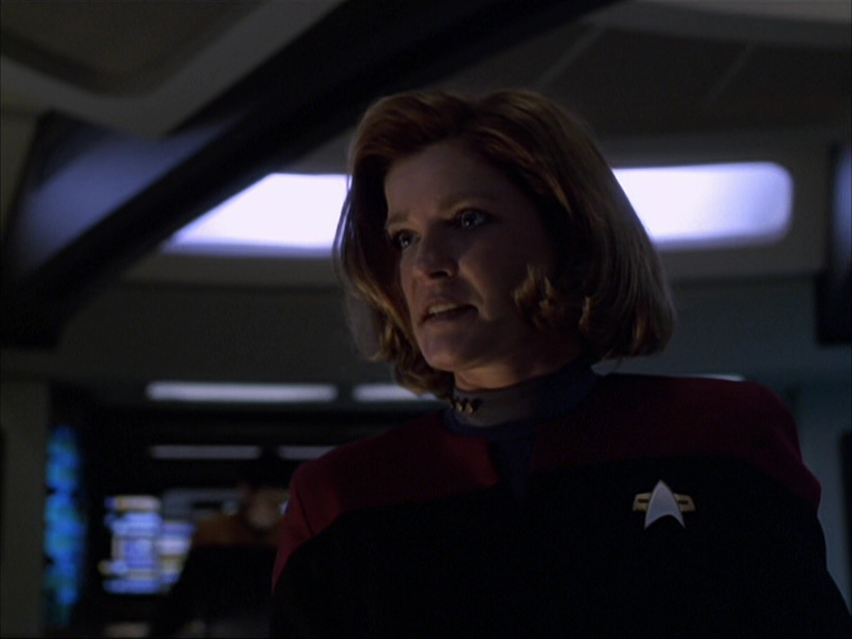 extant_StarTrek_VOY_6x07-DragonsTeeth_03281.jpg