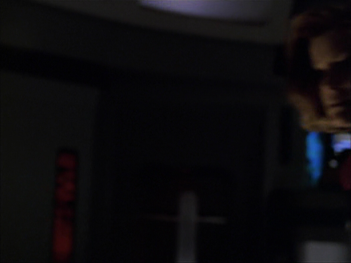 extant_StarTrek_VOY_6x07-DragonsTeeth_03285.jpg
