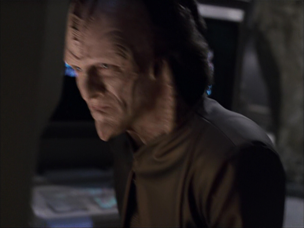 extant_StarTrek_VOY_6x07-DragonsTeeth_03324.jpg