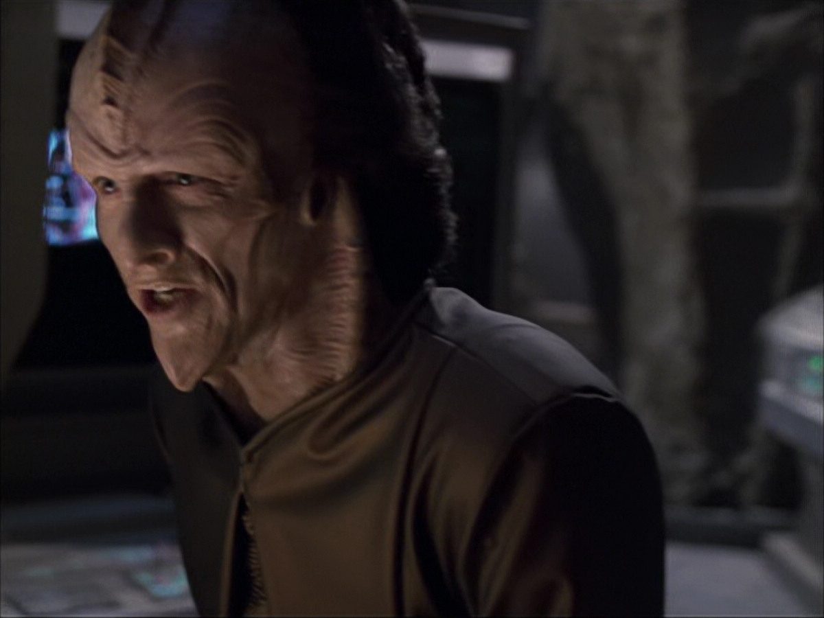 extant_StarTrek_VOY_6x07-DragonsTeeth_03325.jpg