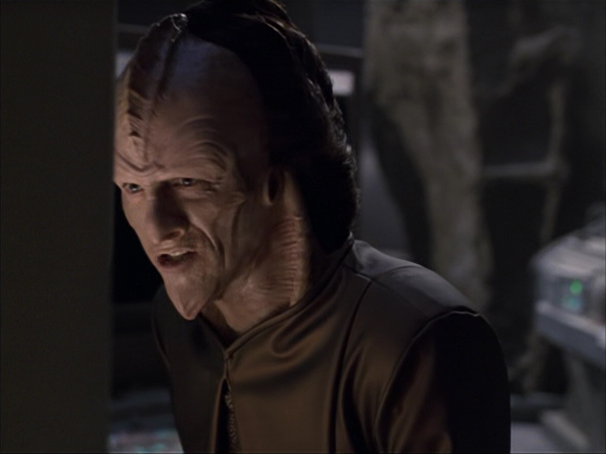 extant_StarTrek_VOY_6x07-DragonsTeeth_03326.jpg