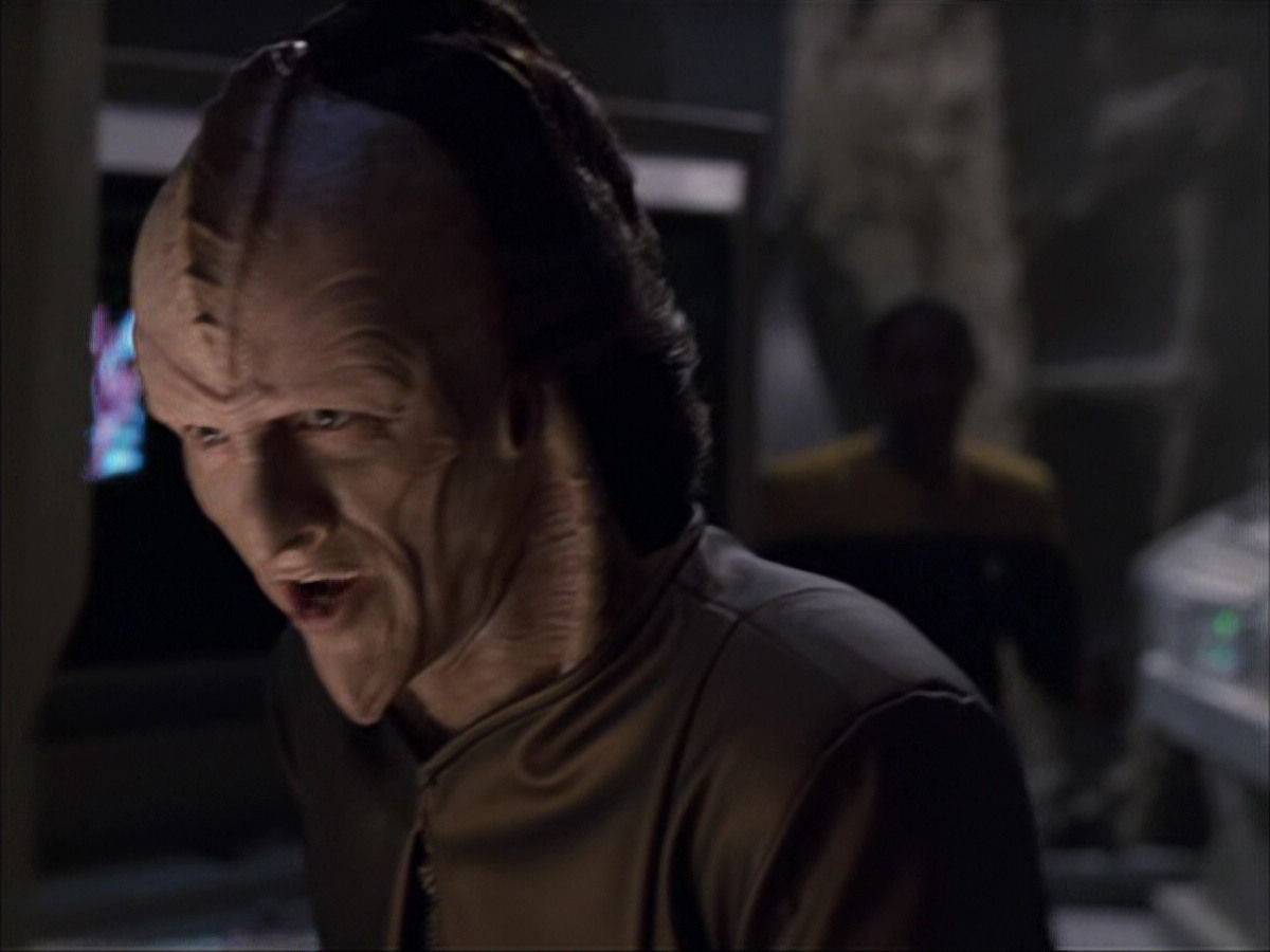 extant_StarTrek_VOY_6x07-DragonsTeeth_03327.jpg