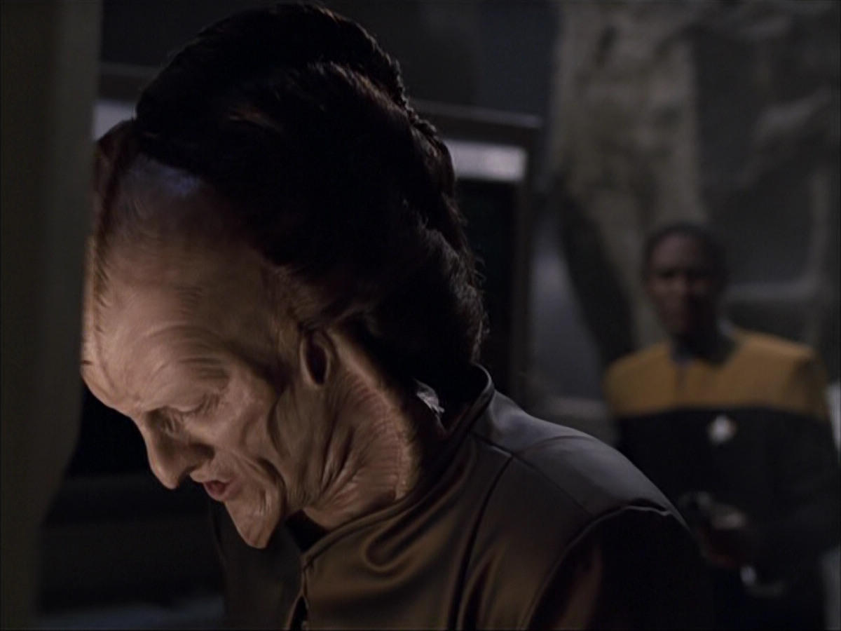 extant_StarTrek_VOY_6x07-DragonsTeeth_03328.jpg