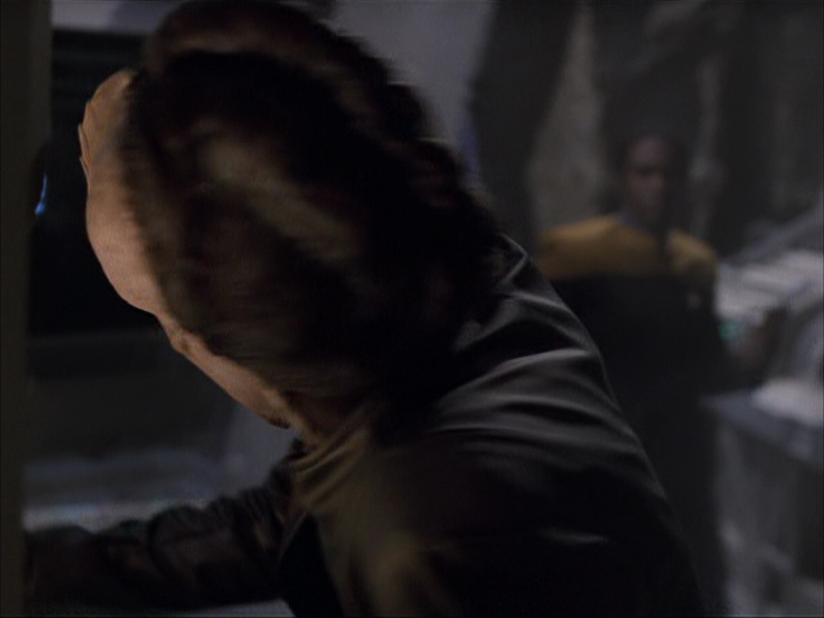 extant_StarTrek_VOY_6x07-DragonsTeeth_03331.jpg