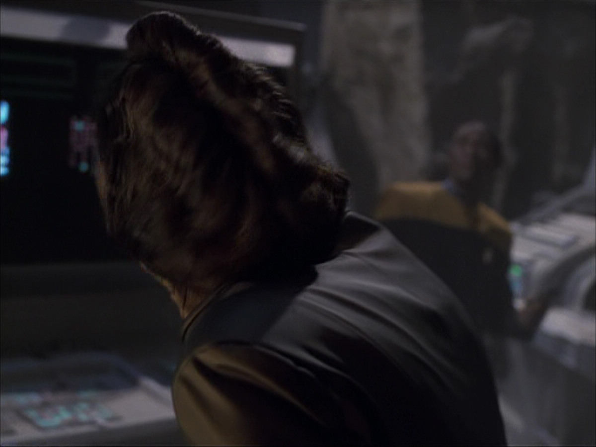 extant_StarTrek_VOY_6x07-DragonsTeeth_03333.jpg
