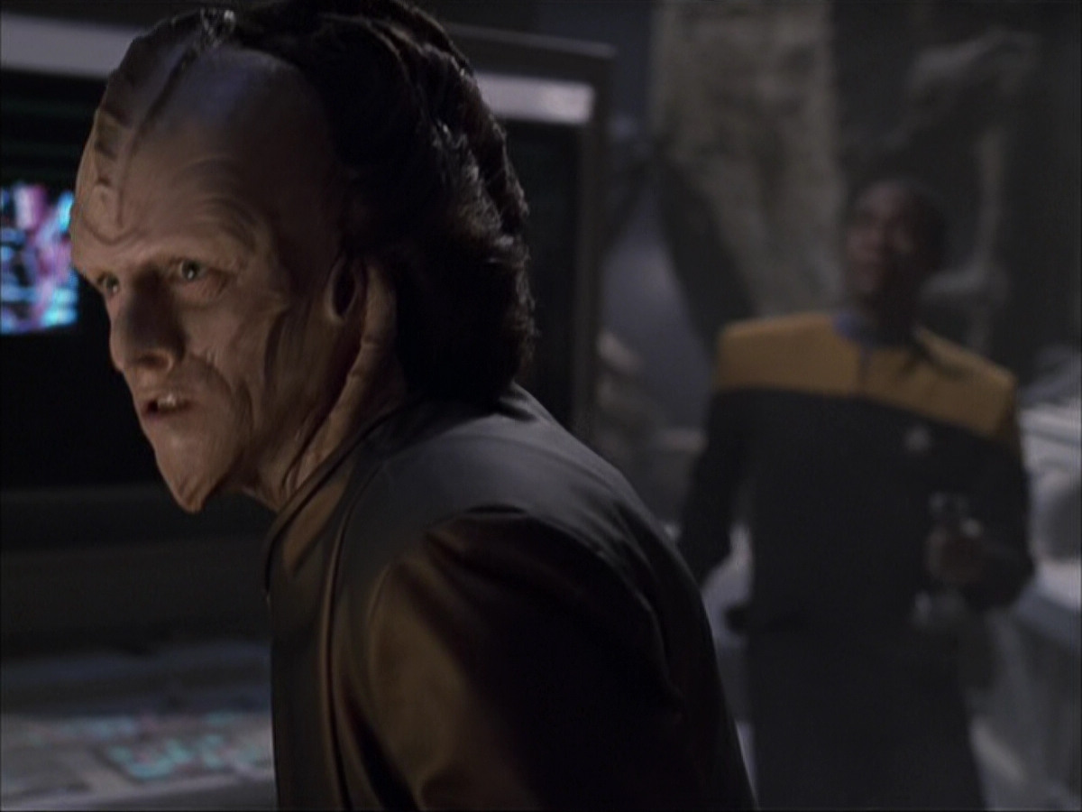 extant_StarTrek_VOY_6x07-DragonsTeeth_03334.jpg