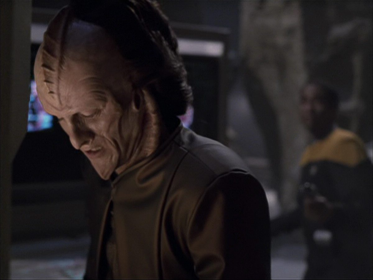 extant_StarTrek_VOY_6x07-DragonsTeeth_03335.jpg