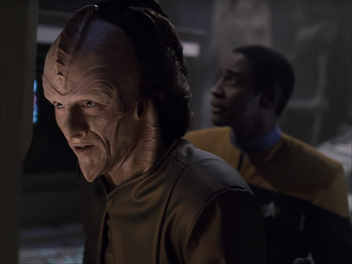 extant_StarTrek_VOY_6x07-DragonsTeeth_03341.jpg