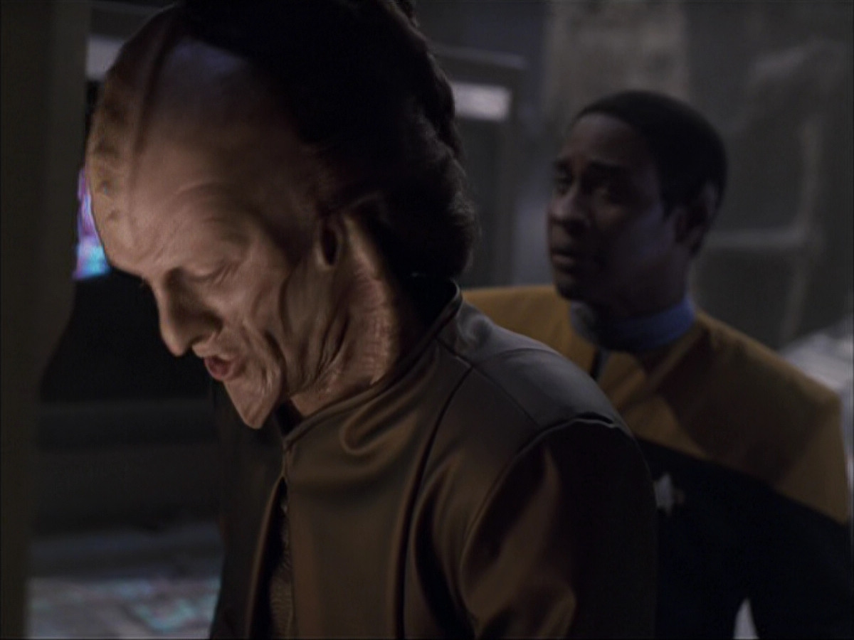 extant_StarTrek_VOY_6x07-DragonsTeeth_03342.jpg