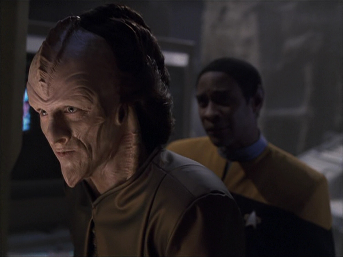 extant_StarTrek_VOY_6x07-DragonsTeeth_03343.jpg