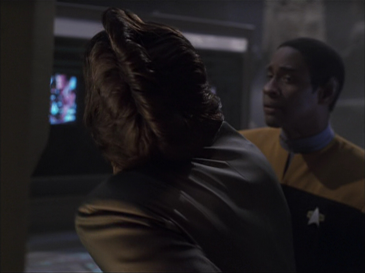 extant_StarTrek_VOY_6x07-DragonsTeeth_03347.jpg