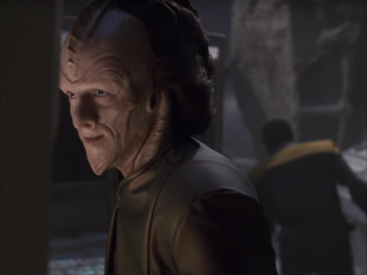 extant_StarTrek_VOY_6x07-DragonsTeeth_03353.jpg