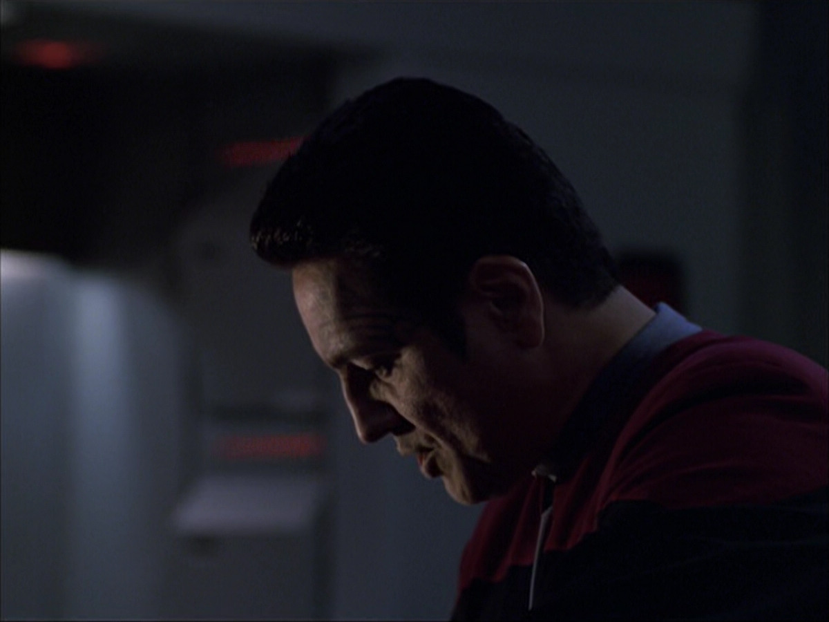 extant_StarTrek_VOY_6x07-DragonsTeeth_03364.jpg