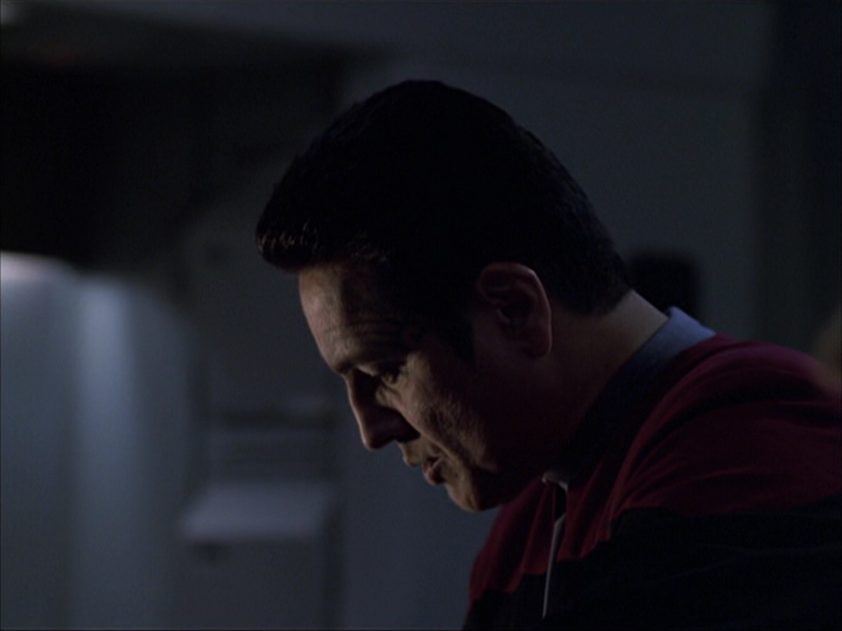 extant_StarTrek_VOY_6x07-DragonsTeeth_03365.jpg