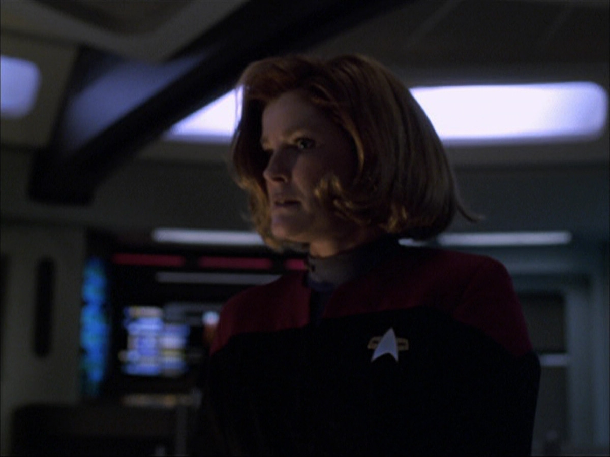 extant_StarTrek_VOY_6x07-DragonsTeeth_03368.jpg