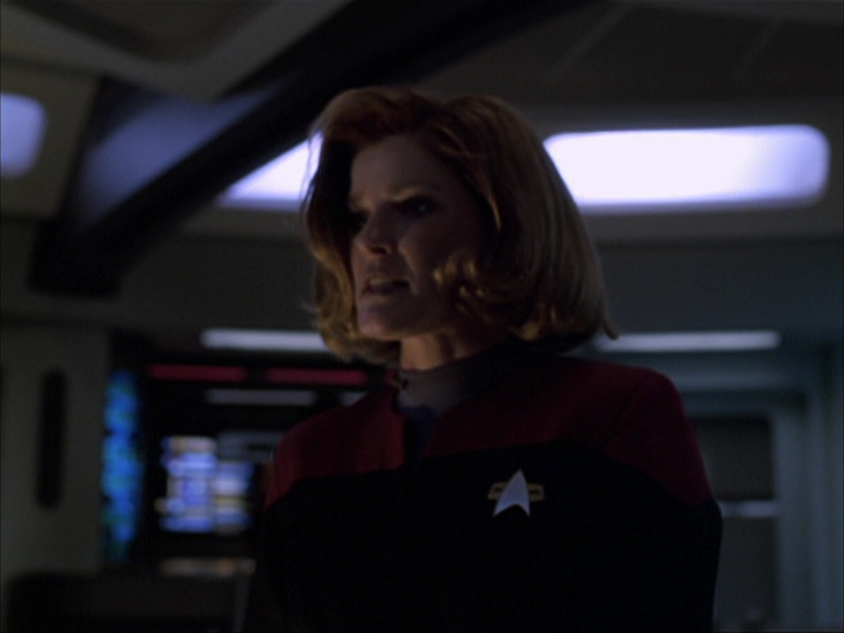 extant_StarTrek_VOY_6x07-DragonsTeeth_03370.jpg