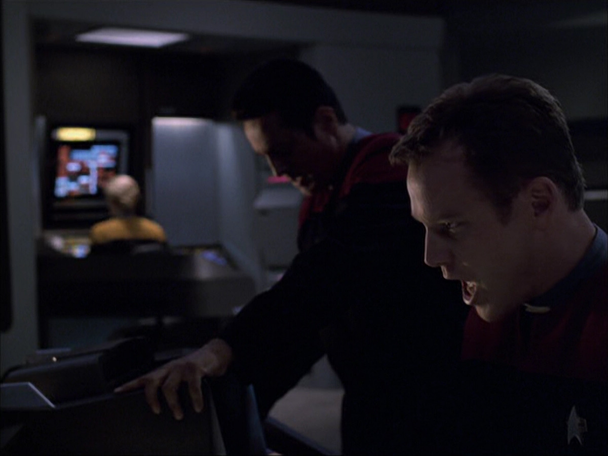extant_StarTrek_VOY_6x07-DragonsTeeth_03371.jpg