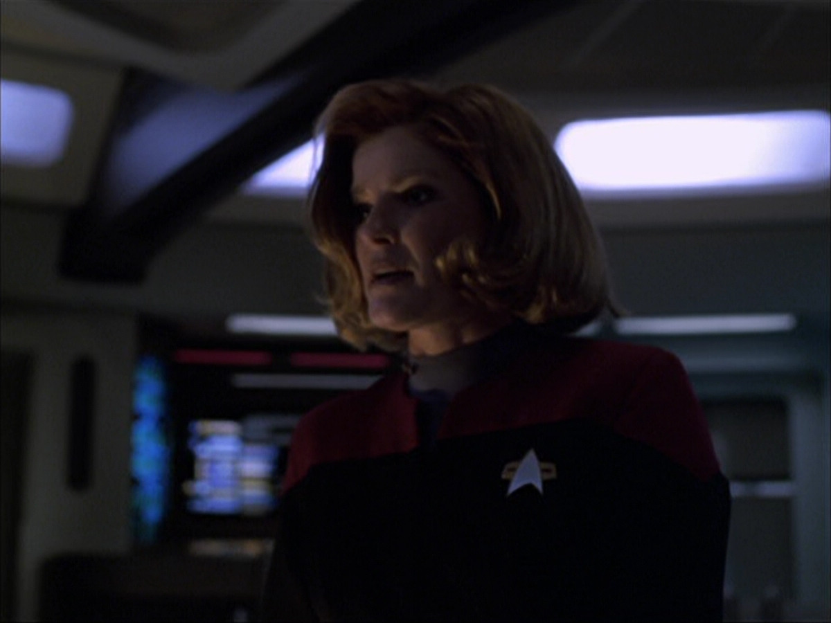 extant_StarTrek_VOY_6x07-DragonsTeeth_03373.jpg
