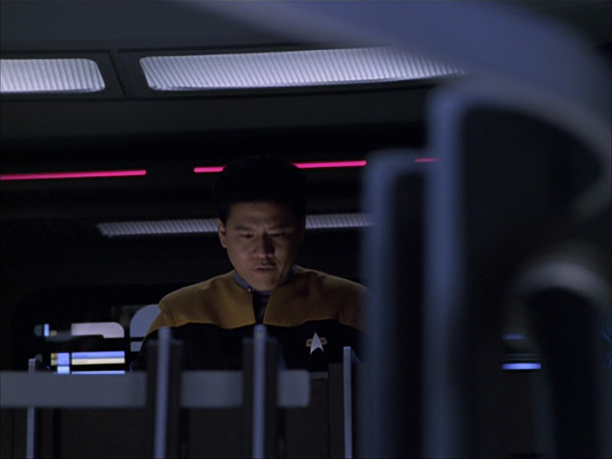 extant_StarTrek_VOY_6x07-DragonsTeeth_03374.jpg