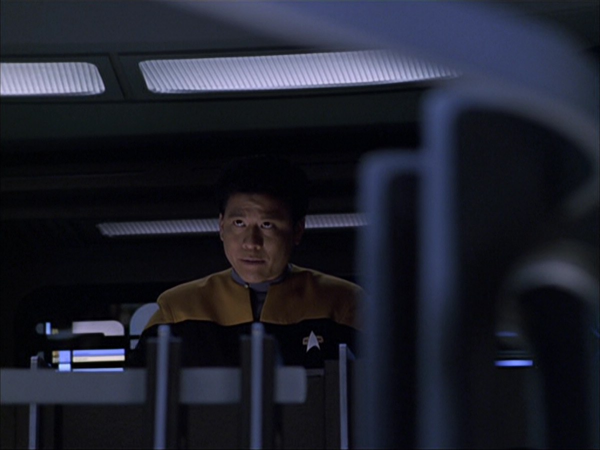 extant_StarTrek_VOY_6x07-DragonsTeeth_03375.jpg