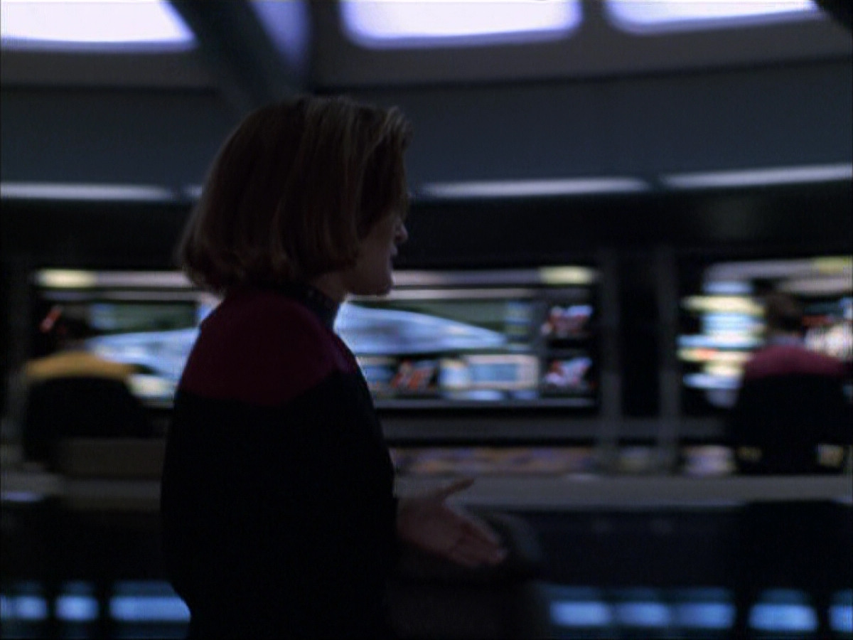 extant_StarTrek_VOY_6x07-DragonsTeeth_03378.jpg
