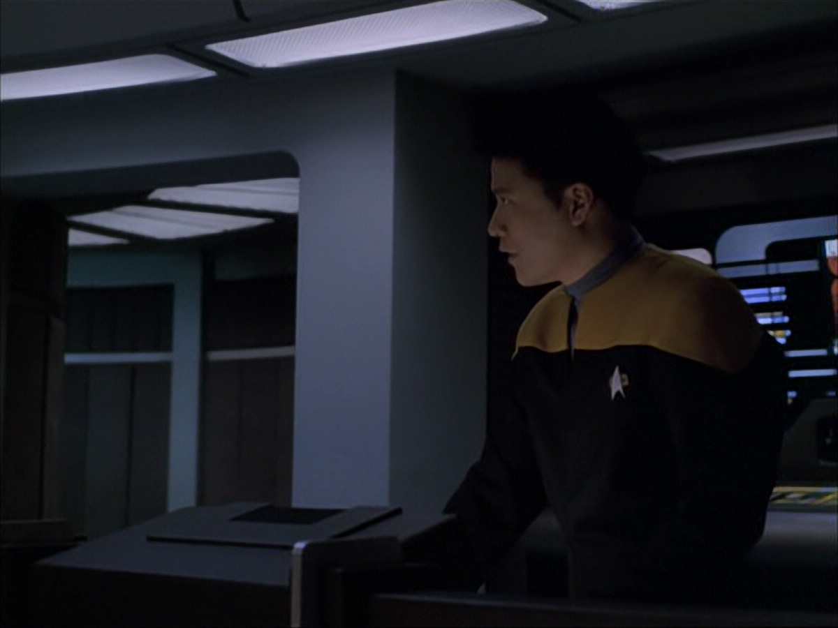 extant_StarTrek_VOY_6x07-DragonsTeeth_03384.jpg
