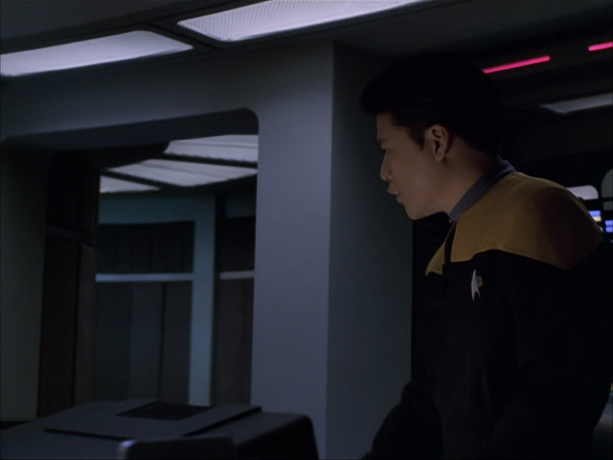 extant_StarTrek_VOY_6x07-DragonsTeeth_03385.jpg