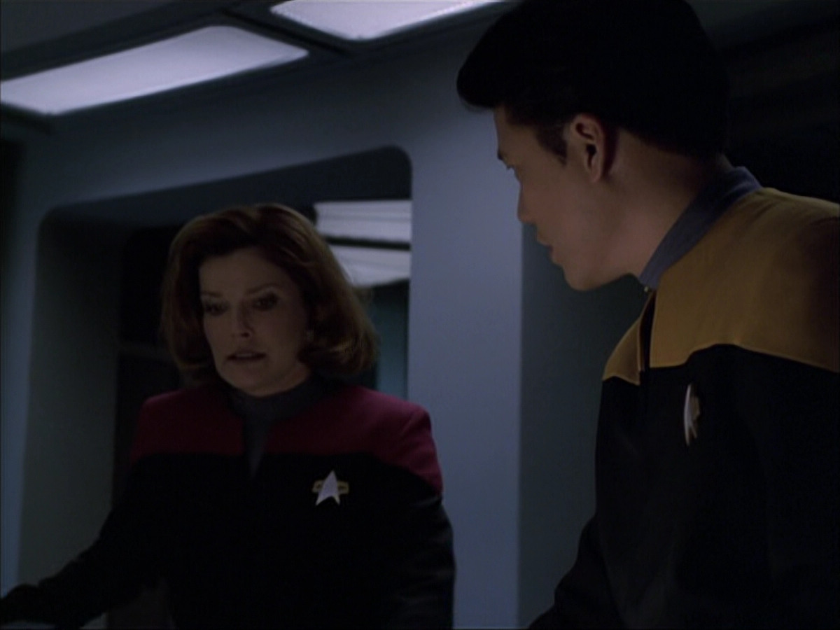 extant_StarTrek_VOY_6x07-DragonsTeeth_03387.jpg