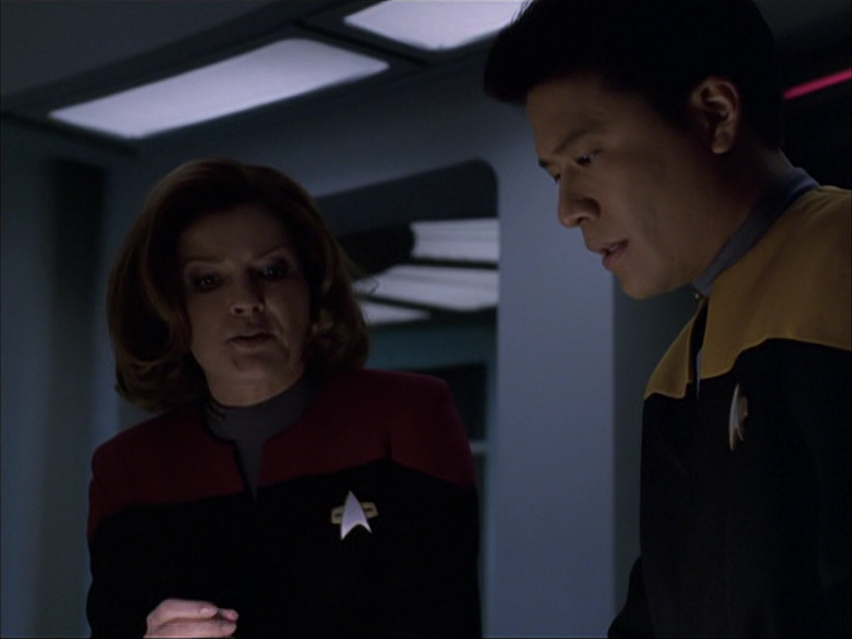 extant_StarTrek_VOY_6x07-DragonsTeeth_03388.jpg
