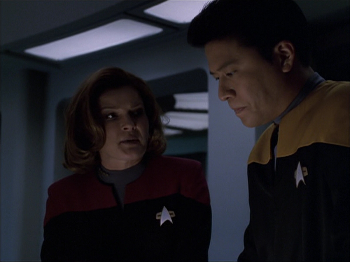 extant_StarTrek_VOY_6x07-DragonsTeeth_03389.jpg