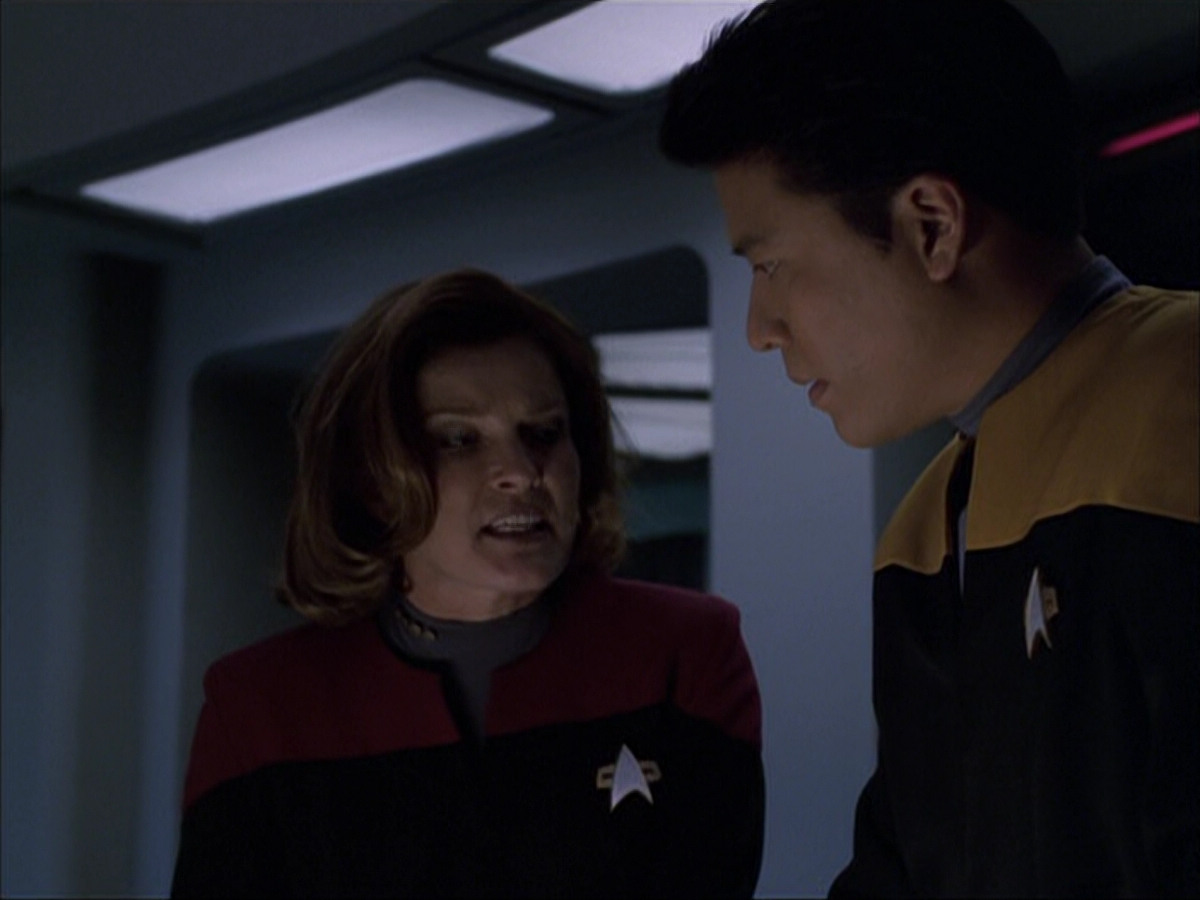 extant_StarTrek_VOY_6x07-DragonsTeeth_03390.jpg
