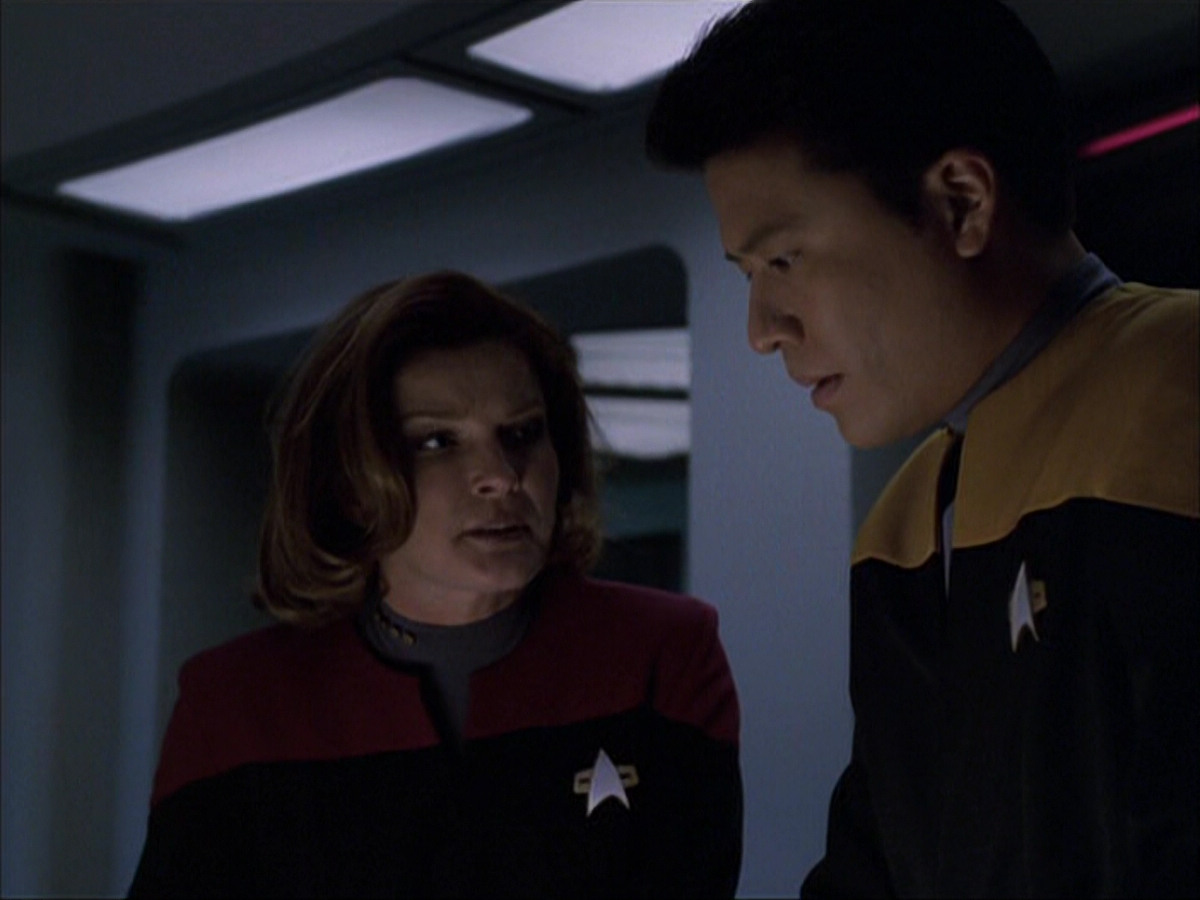 extant_StarTrek_VOY_6x07-DragonsTeeth_03391.jpg