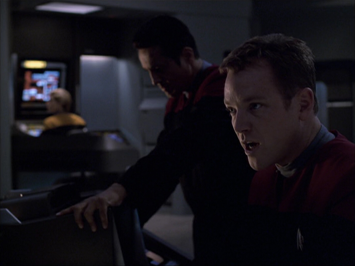extant_StarTrek_VOY_6x07-DragonsTeeth_03392.jpg