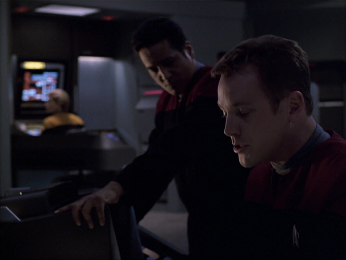 extant_StarTrek_VOY_6x07-DragonsTeeth_03393.jpg