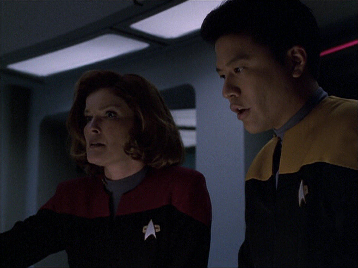 extant_StarTrek_VOY_6x07-DragonsTeeth_03394.jpg