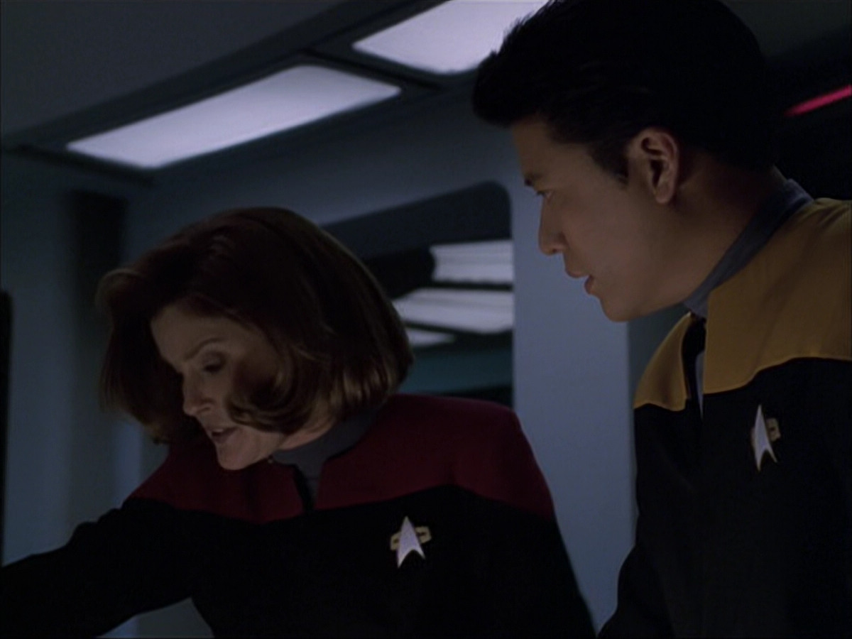 extant_StarTrek_VOY_6x07-DragonsTeeth_03397.jpg