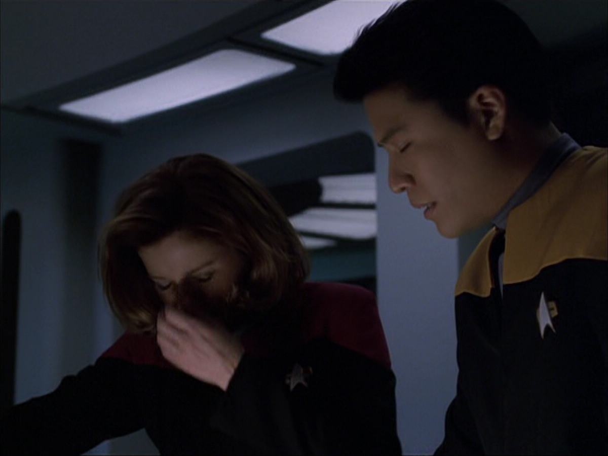 extant_StarTrek_VOY_6x07-DragonsTeeth_03398.jpg