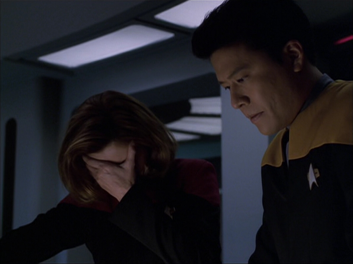 extant_StarTrek_VOY_6x07-DragonsTeeth_03399.jpg