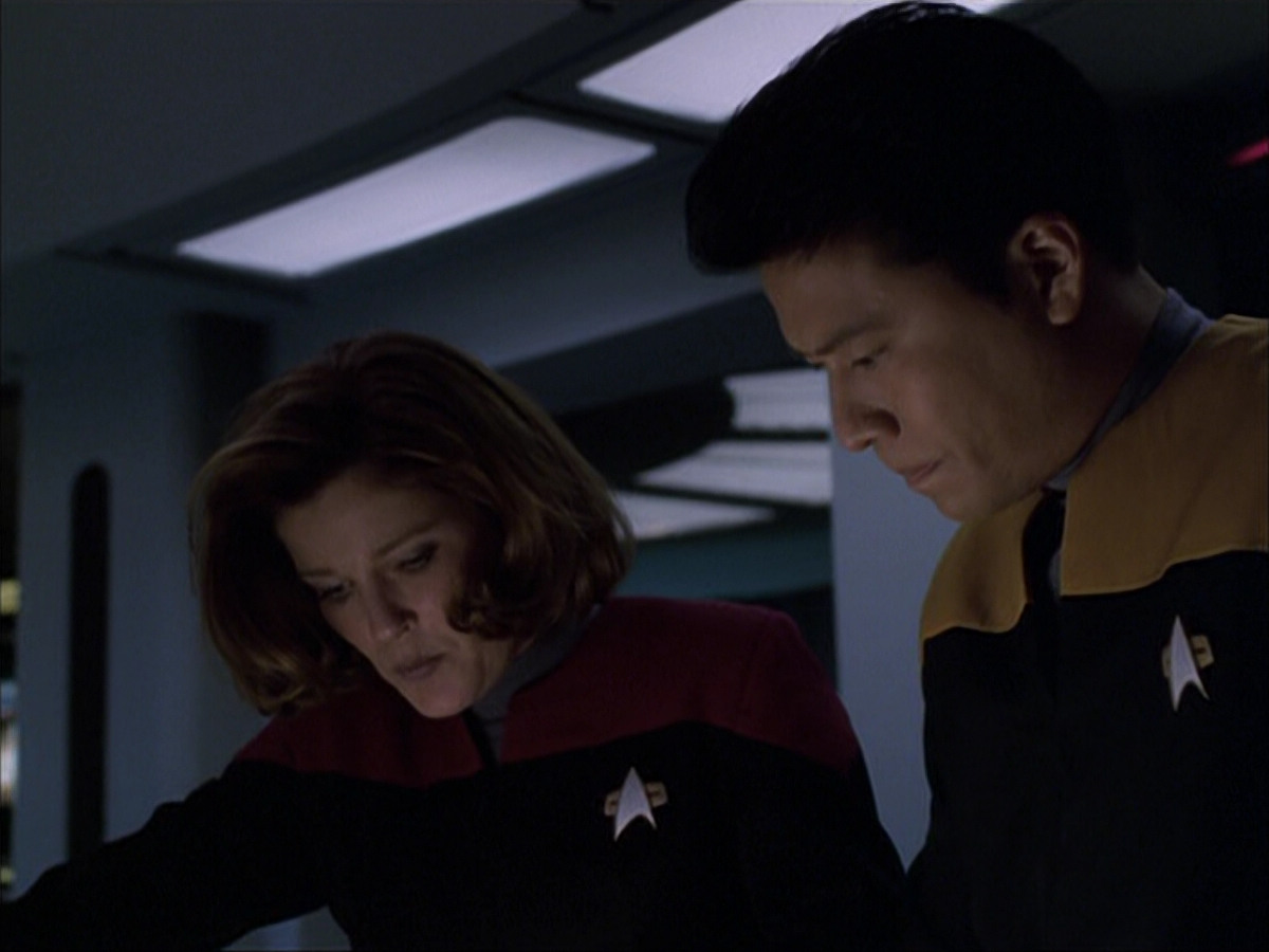 extant_StarTrek_VOY_6x07-DragonsTeeth_03402.jpg