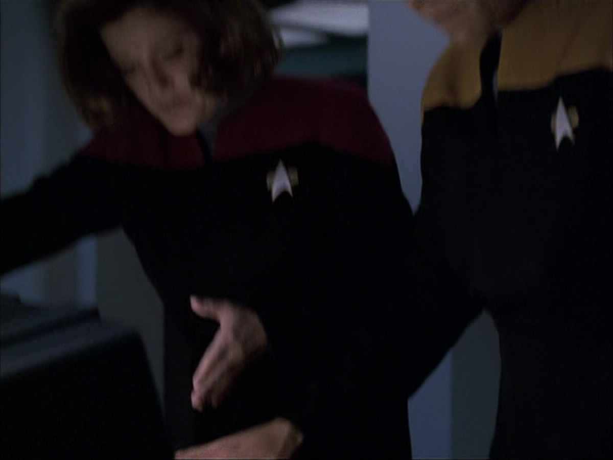 extant_StarTrek_VOY_6x07-DragonsTeeth_03403.jpg